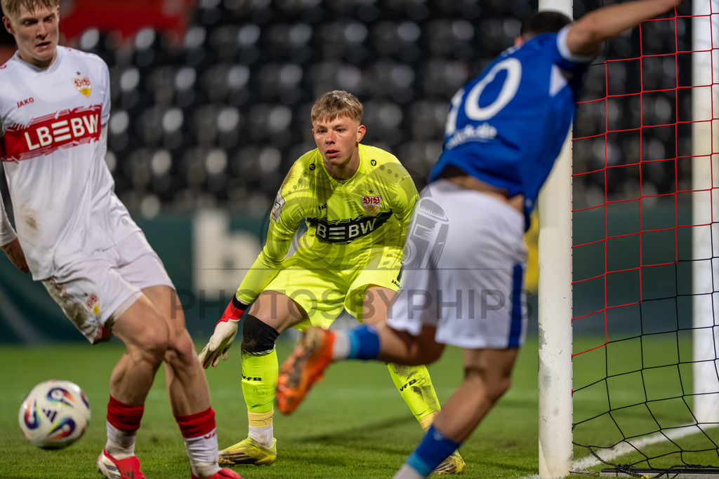 VfB Stuttgart II vs. FC Energie Cottbus, Fussball, 3.Liga, 27. Spieltag, Saison 2025/2026, 03.03.2026 | Florian Pascal Hellstern (VfB Stuttgart II, #01),VfB Stuttgart II vs. FC Energie Cottbus, Fussball, 3.Liga, 27. Spieltag, Saison 2025/2026, 03.03.2026Foto: photosbyphips/Philip Ziegler