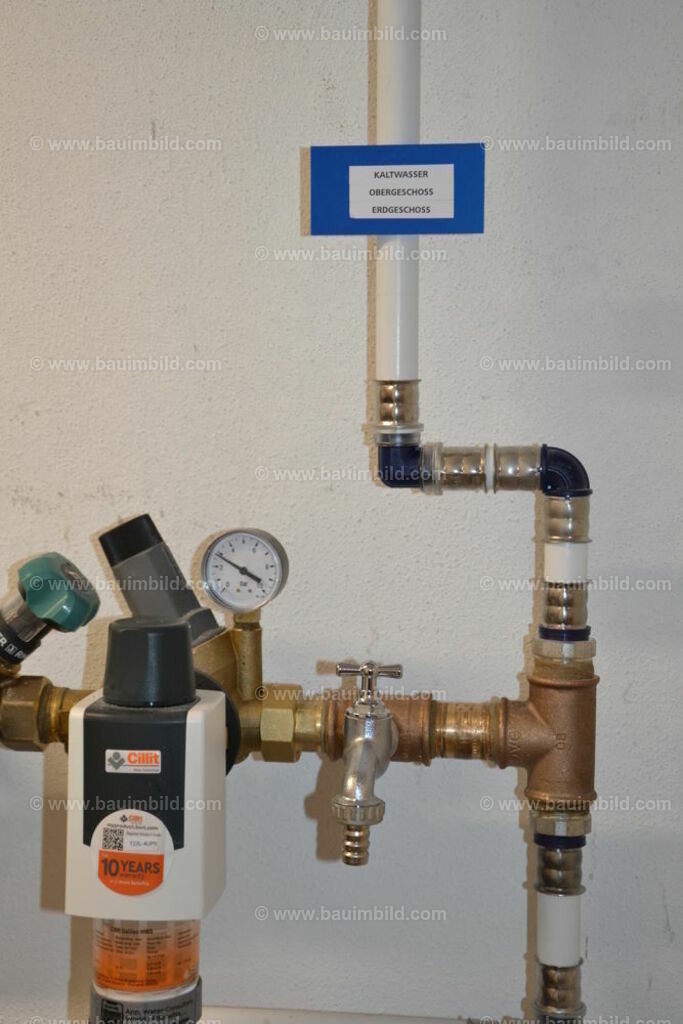bib-lg15-sanitaer-0112 | Nach LV-Leistungsgruppen sortierte Detailfotos über den Bau eines Hauses. Alle Hausbau-Bilder direkt vom Urheber und Autor der Website Haus-Selber-Bauen.com