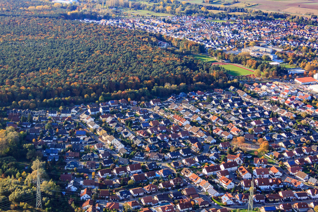 Luftbild: Robert-Seither-Straße in Rülzheim im Bundesland Rheinland-Pfalz in Deutschland. Foto: IMG_60505.jpg vom 24.10.2013 durch Werner Riehm/FLY-FOTO.de