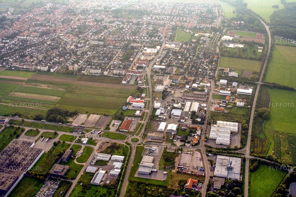 Luftbild: Ortsansicht von Nordosten in Offenbach an der Queich im Bundesland Rheinland-Pfalz in Deutschland. Foto: IMG_4014.jpg vom 23.09.2006 durch Werner Riehm/FLY-FOTO.de