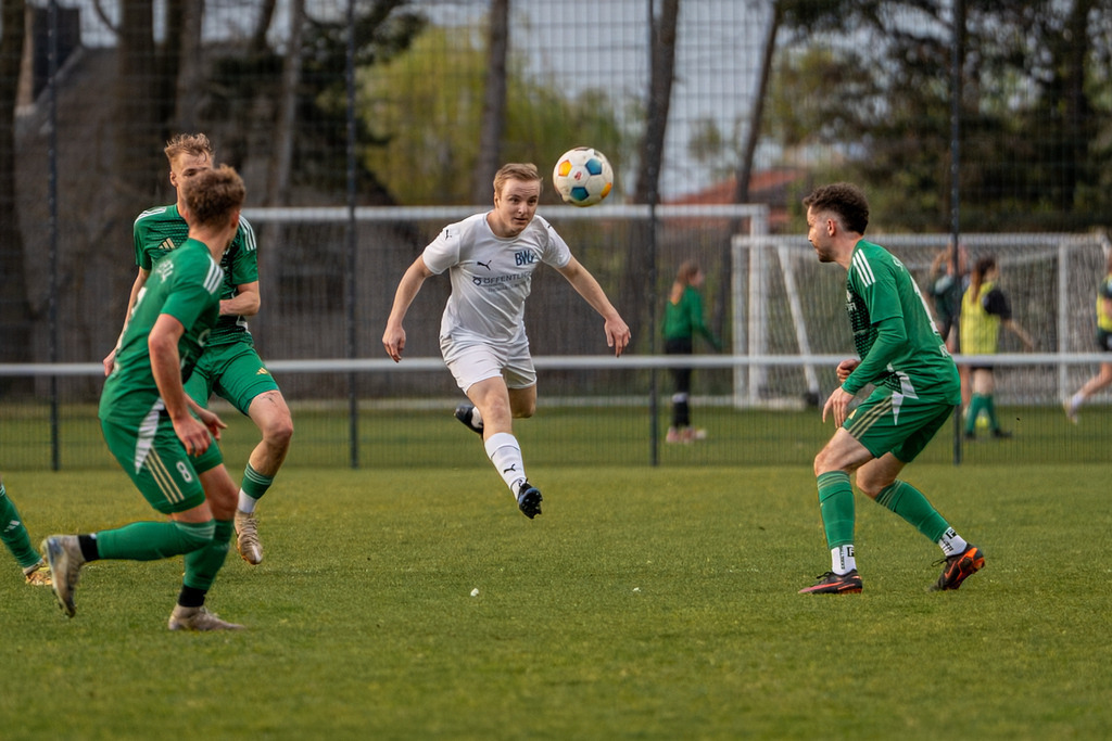 Fußball I Herren I Saison 2025-2026 I Landesliga Weser-Ems I 23. Spieltag I SFN Vechta - BW Lohne II I 01485 | jns.sportfotos - Realisiert mit Pictrs.com