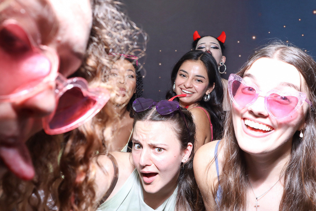 ZD260628112736-90 | Fotoshop von zweidimensional Fotografie. Ihr Fotograf im Aargau. Abzüge von Ihrem Fotobox Event bestellen.Abzüge von Ihrem Hochzeit bestellen.Abzüge von Ihrem Schulfotograf bestellen.