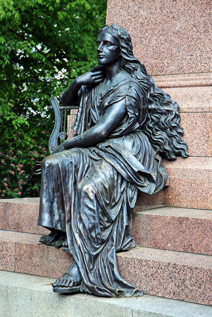 Foto: Leipzig - Mendelssohn-Denkmal - Euterpe - Muse der Musik | Das Team hinter BILDLEXIKON LEIPZIG bündelt historische wie aktuelle Informationen über die Stadt Leipzig in Text und Bild auf einer Plattform und stellt diese der interessierten Öffentlichkeit zur Verfügung.