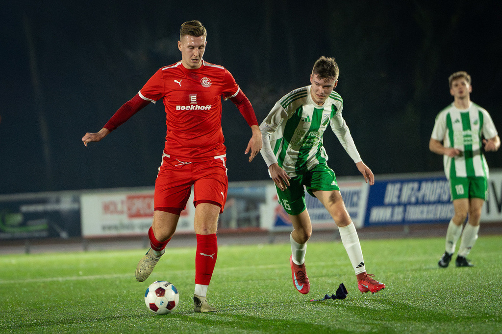 Fußball I Herren I Saison 2025-2026 I Freundschaftsspiel I TSV Grossenkneten - TuS Lutten I 1185 | Joshua Gruner (15, TuS Lutten) - Realisiert mit Pictrs.com