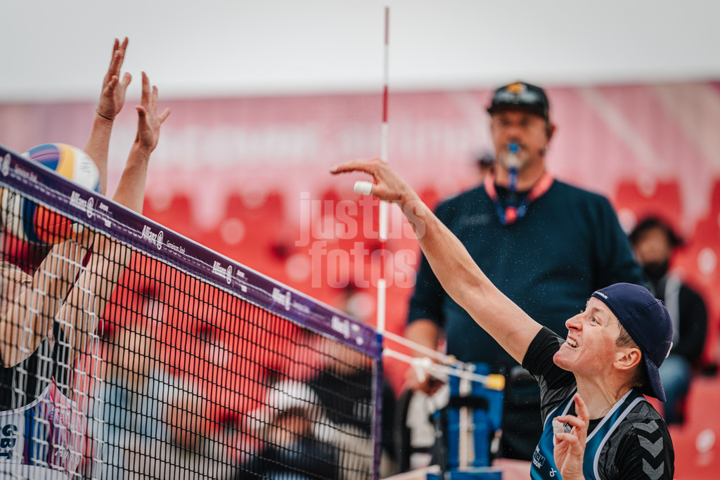 Beachvolleyball | Frauen | German Beach Tour 2024 | Tourstop Düsseldorf | 17.05.2024 | Melanie Gernert beim Angriff