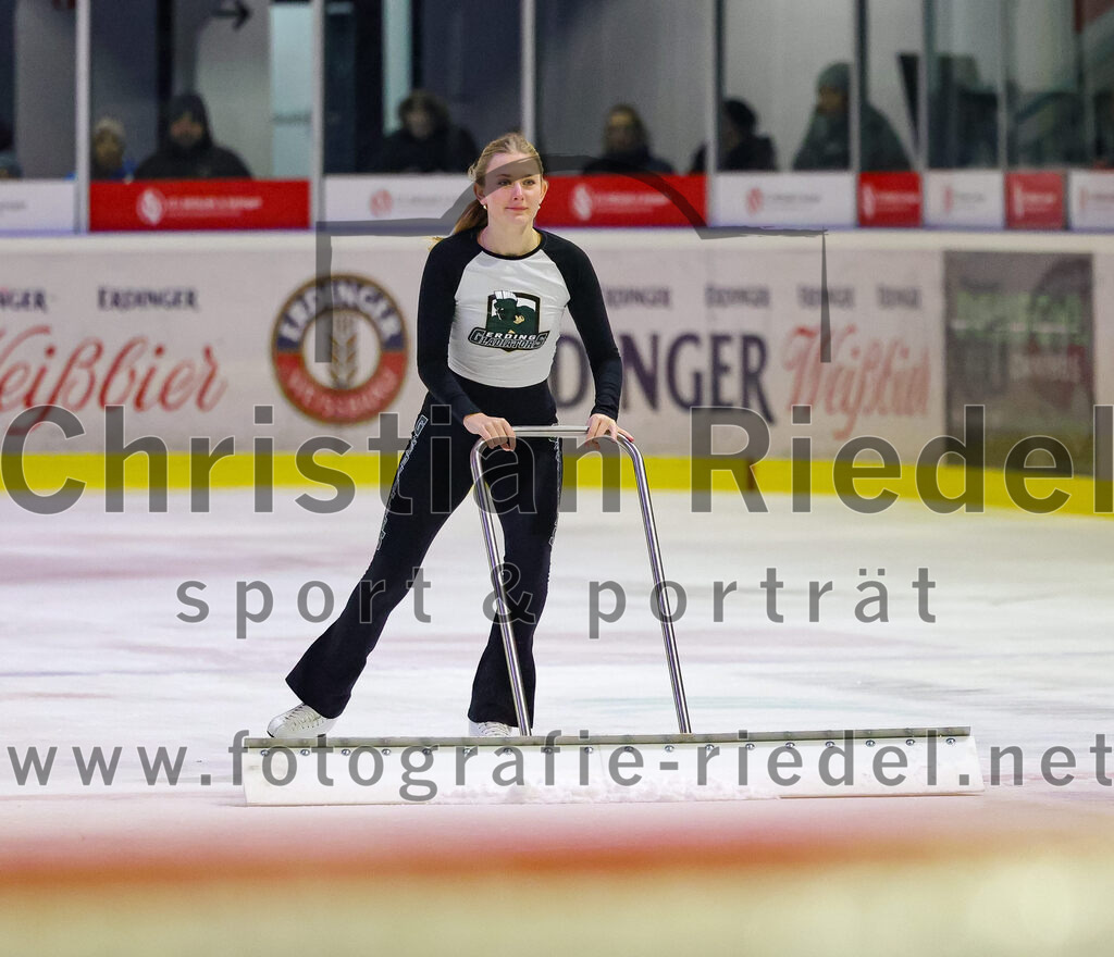 2025-12-28_089_TSV_Erding_gegen_onesto_Tigers_Bayreuth | Erding, Deutschland, 28.12.2025:Eishockey, Oberliga Süd 2025 / 2026, 31. Spieltag, TSV Erding gegen onesto Tigers Bayreuth, Endergebnis: 6:5 n.V.Foto: Christian Riedel / fotografie-riedel.net