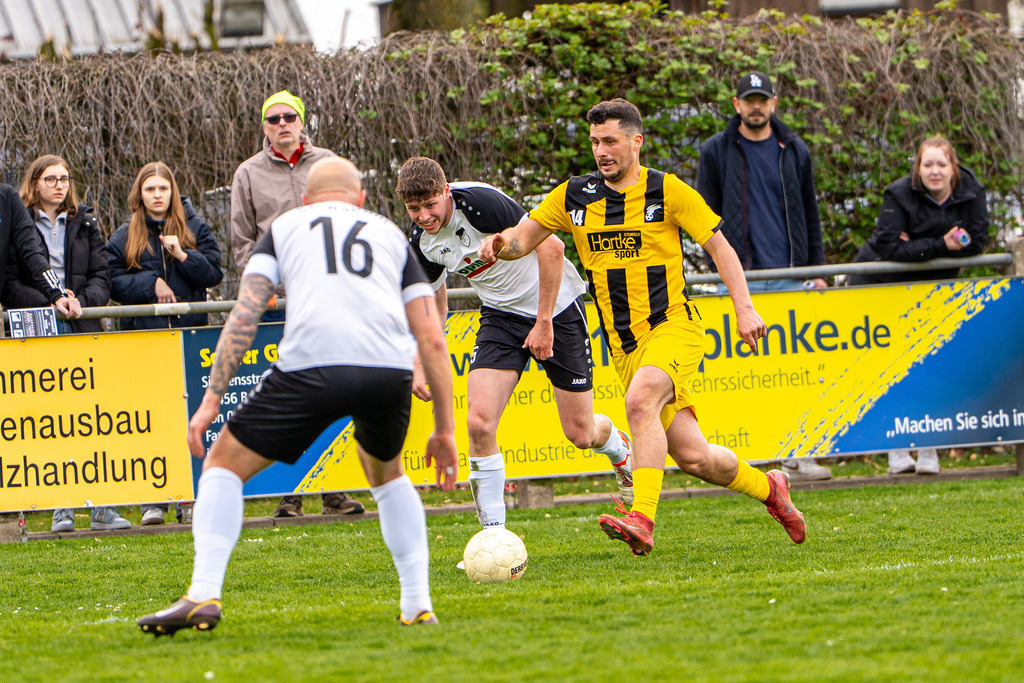 Fußball I Herren I Saison 2025-2026 I Kreisliga VEC I 22. Spieltag I SC SW Bakum - SV Falke Steinfeld I 23965 | jns.sportfotos - Realisiert mit Pictrs.com