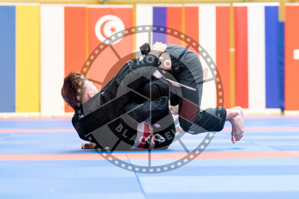 20231118PBB10889 | Fighters compete during the AJP Tour 600 Frankfurt Championship in Frankfurt/Main, Germany, on November 18, 2023.