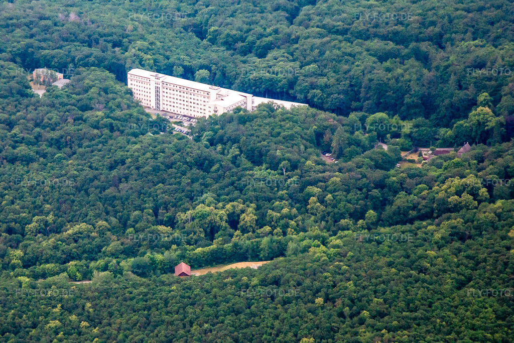 Luftbild: Paracelsus Harzklinik Bad Suderode im Ortsteil Bad Suderode in Quedlinburg im Bundesland Sachsen-Anhalt in Deutschland. – Foto: IMG_136370.jpg vom 16.06.2023 durch Werner Riehm/FLY-FOTO.de – Auflösung des Originals: 3414 x 2276 px – Jetzt Gesundheitsversorgung entdecken!