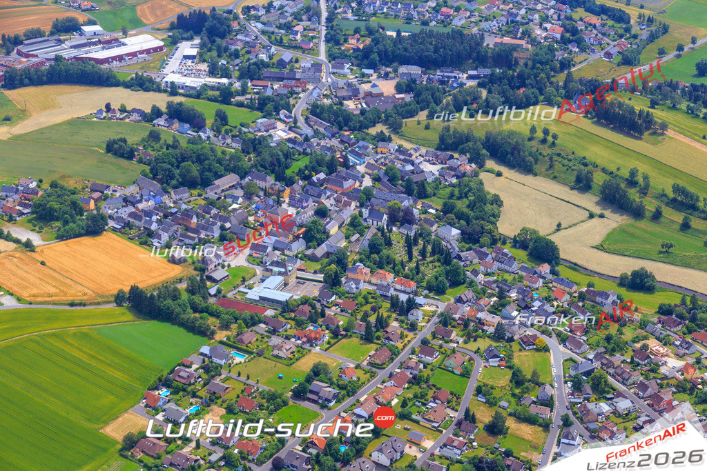 Die Luftaufnahme der Stadt Roeslau wurde vom UL-Flugzeug heraus erstellt ( keine Drohne )- hohe Auflösung für beste Qualität