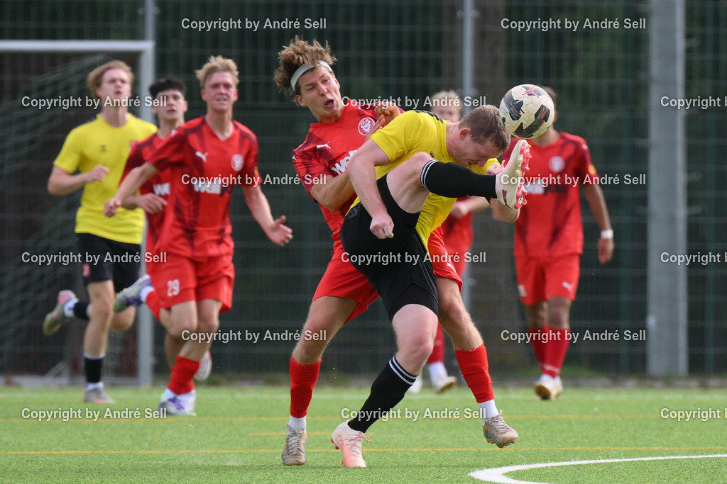 FC Kilia Kiel vs SV Eichede | Jan Matti Seidel (Kilia #10) vs Peer-Maurice Ehlers (Eichede #33) / Fußball-Oberliga Männer 2026/2027 / FC Kilia Kiel vs SV Eichede / Kilia Sportplatz / Kiel / 12.09.26 - Realisiert mit Pictrs.com