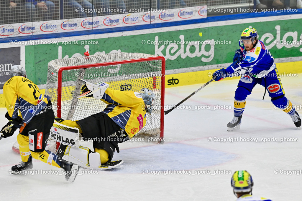EC IDM WÄRMEPUMPEN VSV vs. Vienna Capitals | #25 Jeremy Gregoire Vienna Capitals, #31 Evan Cowley Vienna Capitals, #16 Kevin Hancock EC VSV, Tor EC VSV, EC IDM WÄRMEPUMPEN VSV vs. Vienna Capitals, EC IDM WÄRMEPUMPEN VSV vs. Vienna Capitals am 16.11.2025 in Villach (Stadthalle Villach), Austria, (Photo by Bernd Stefan)