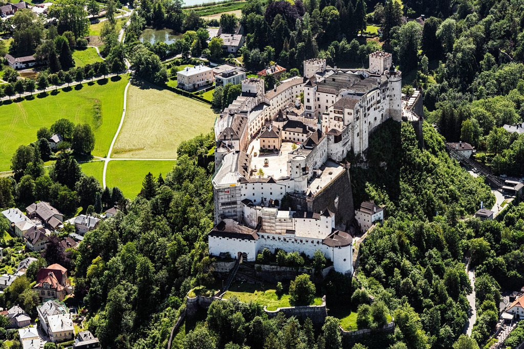 dr__0021558.jpg | SALZBURG 03.06.2019 Burganlage der Veste Festung Hohensalzburg in Salzburg in Österreich. // Castle of the fortress Festung Hohensalzburg in Salzburg in Austria. Foto: Daniel Reiter