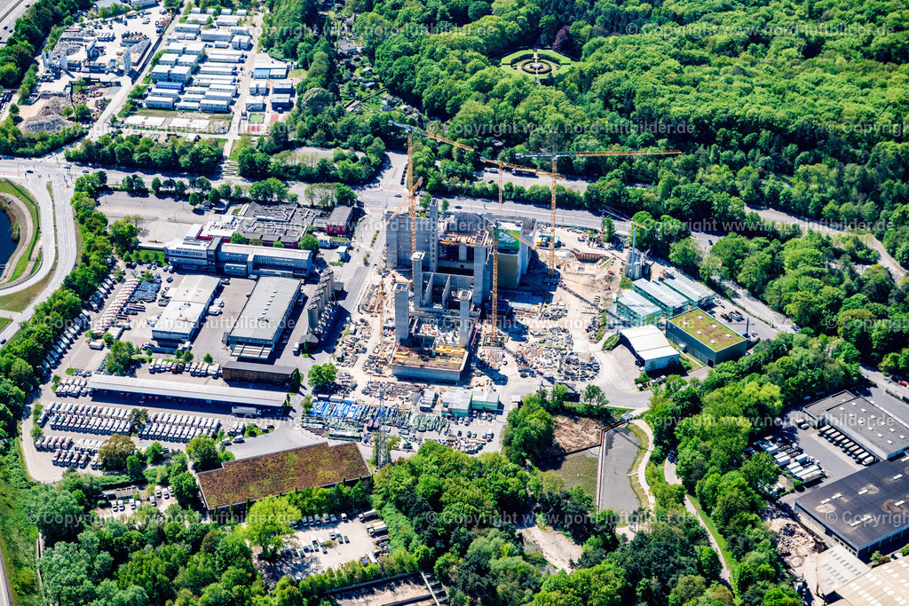 Hamburg_Baustelle_Müllverbrennungsanlage_Betriebsplatz_Der_Strassenreinigung_U_Müllabfuhr_Schnakenburgallee_ELS_4525010525 | HAMBURG 01.05.2025 Neubau " MVA Müllverbrennungsanlage Stellinger Moor " an der Straße Schnackenburgallee im Ortsteil Bahrenfeld in Hamburg, Deutschland. Weiterführende Informationen bei: BST Becker Sanierungstechnik GmbH,  PORR Umwelttechnik GmbH,  Stadtreinigung Hamburg Anstalt des öffentlichen Rechts. // New building "MVA waste incineration plant Stellinger Moor" on the Schnackenburgallee street in the Bahrenfeld district in Hamburg, Germany. Further information at: BST Becker Sanierungstechnik GmbH,  PORR Umwelttechnik GmbH,  Stadtreinigung Hamburg Anstalt des oeffentlichen Rechts. Foto: Martin Elsen