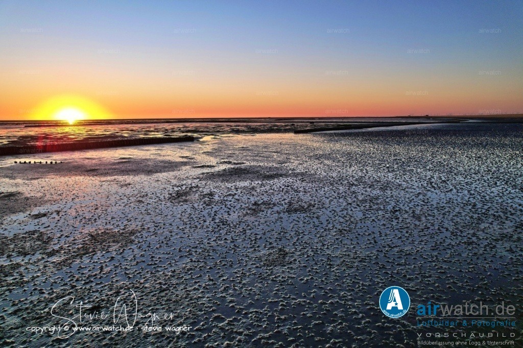 Nordsee, Nordfriesland, Beltringharderkoog, Luettmoorsee, Holmer Siel, Landgewinnung, Küstenschutz | Landgewinnung & Küstenschutz in Nordfriesland - Heute ist Nordstrand eine Halbinsel mit einer Fläche von etwa 45 km², die durch die Landgewinnung und die Küstenschutzmaßnahmen stabilisiert wurde. Die Region wird weiterhin durch die Nordsee und die Wattlandschaft geprägt und bietet eine einzigartige Kombination aus Natur, Geschichte und Kultur.