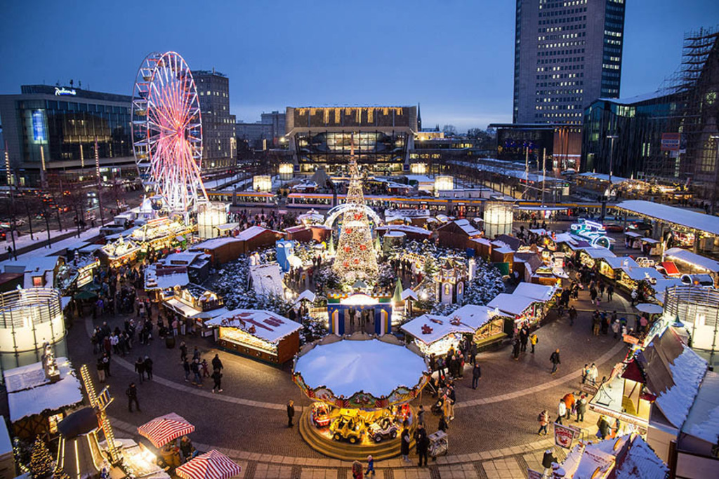 Leipziger Weihnachtsmarkt - Augustusplatz | Entdecke über 20 Kategorien Leipzig-Motive: Foto-Downloads, hochwertige Poster, Leinwand- & Fine-Art-Prints. Jetzt Lieblingsfoto im Bildlexikon Leipzig Shop bestellen!