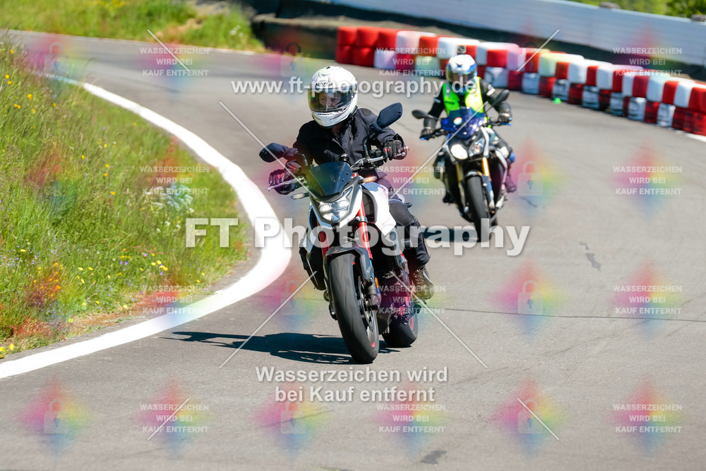 Moto-TeamOBK-22457 | Hier findet Ihr Bilder von Touristenfahrten auf der Nürburgring Nordschleife oder von anderen Veranstaltungen die ich besucht habe. Viel Spass beim Durch Schauen 