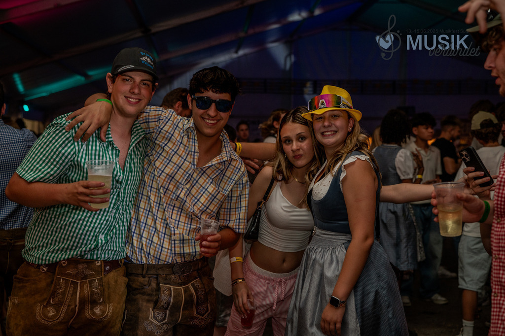 DSC_4005 | "Fussifoto.com – Ihr Ansprechpartner für hochwertige Fotografie! Entdecken Sie kreative Bilder und professionelle Dienstleistungen. Kontaktieren Sie uns für Ihre Projekte!"