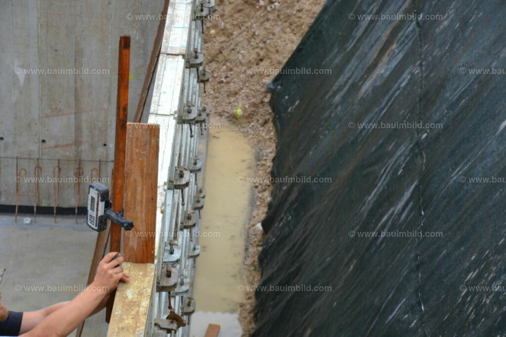 bib-lg04-betonarbeiten-0129 | Nach LV-Leistungsgruppen sortierte Detailfotos über den Bau eines Hauses. Alle Hausbau-Bilder direkt vom Urheber und Autor der Website Haus-Selber-Bauen.com