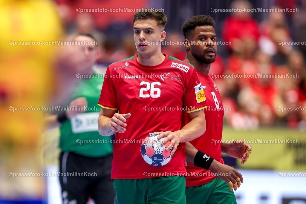 EHF16012601045 | 16.01.2026, Handball, Men's EHF EURO 2026, Portugal - Rumänien, Jyske Bank Boxen in Herning, Dänemark, Preliminary Round:  Francisco Mota Costa (Portugal #26) 