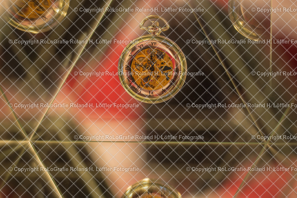 Spiegelung_001 | Die Zeit läuft auch im Spiegel. Taschenuhr im Spiegelprisma - Realisiert mit Pictrs.com