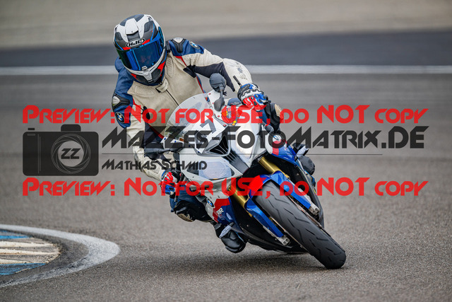 MaZZes_FotoMatrix_240702_6007705_7328 | ROT