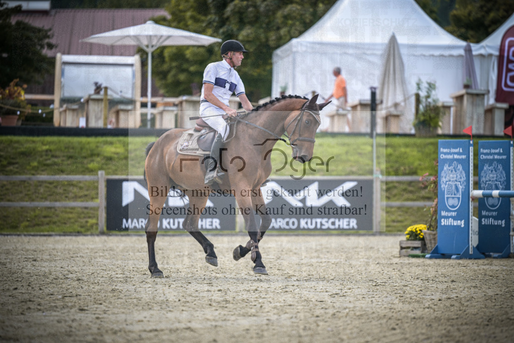 DOS_6625 | Entdecke hochwertige Reitturnierfotos von Foto Oger. Professionell, emotional und authentisch – jetzt Lieblingsmomente im Shop bestellen.Deutschlandweite Turnierfotografie. - Realisiert mit Pictrs.com