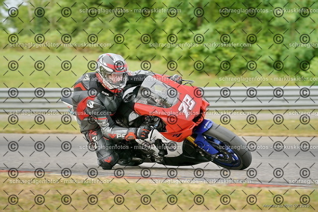 25bt05-0022 | markuskiefer.com - Realisiert mit Pictrs.com