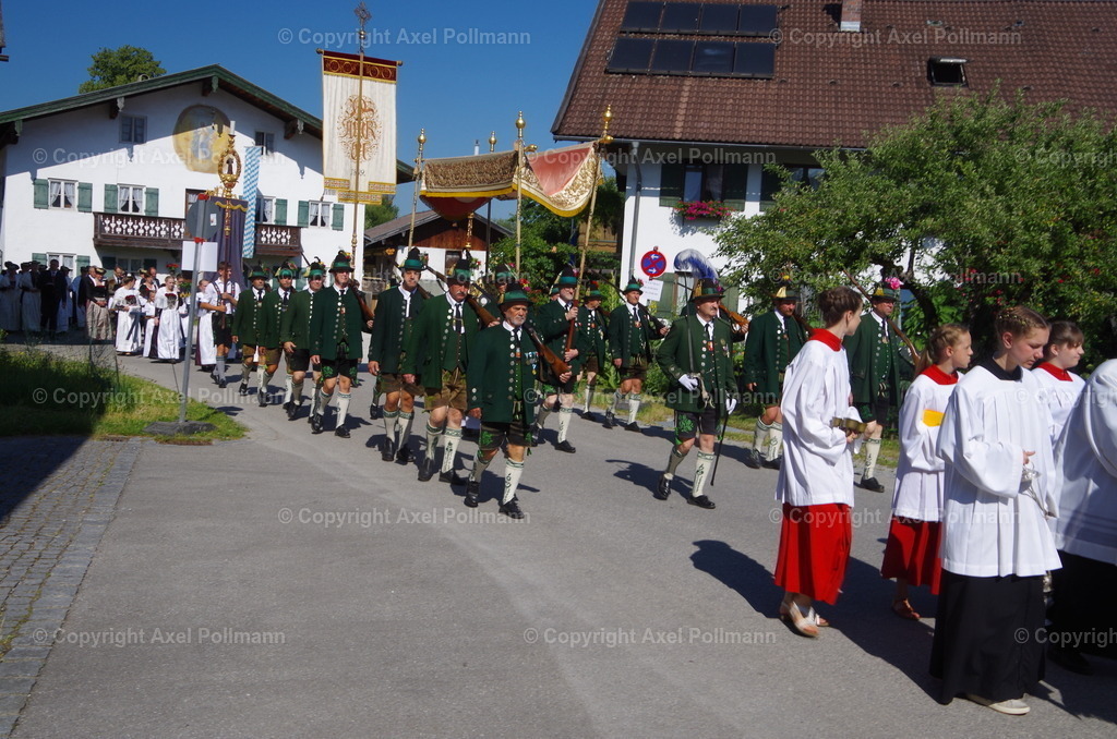 IMGP5371 | fotografiert von Axel PollmannLeonhardi Wallfahrt Benediktbeuern und Murnau, Fronleichnam, Fasching, Landschaft im Loisachtal und Benediktbeuern  - Realisiert mit Pictrs.com
