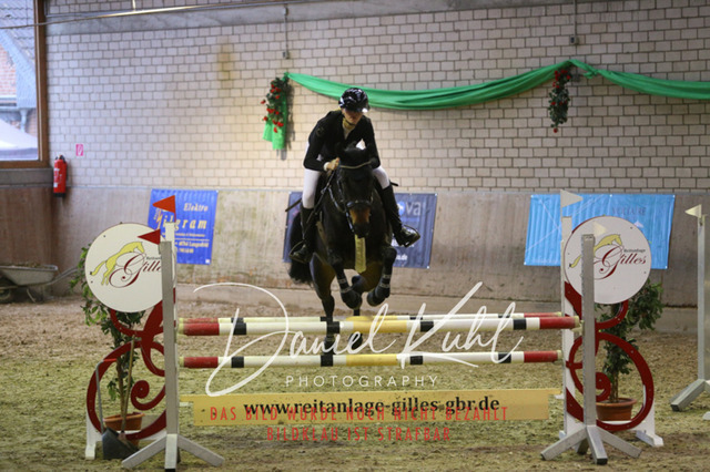 IMG_0806 | Deine Turnierfotos vom Reitturnier online kaufen: Dressur, Springen & Siegerehrung. Professionelle Pferdefotografie aus dem Rheinland – als Download & Print.Alternative: Turnierfotograf für den Pferdesport: Finde deine Fotos von Dressur- und Springturnier