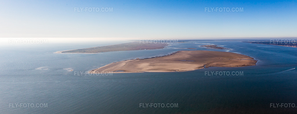 Aerial view: Sandbank S of Blåvand in Blåvand in the state South Denmark, Denmark.Photo: IMG_118749-Pano.jpg taken on 09/21/2019 by Werner Riehm/FLY-FOTO.comResolution of the original: 9128 x 3507 px
