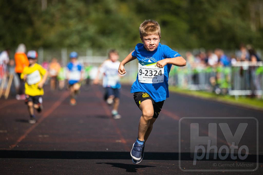 16. Hoywoj-CityLauf im Sportforum Hoyerswerda - 16.09.2023 | 1km VBH-Grundschul-Lauf 2. Klassen - Realisiert mit Pictrs.com