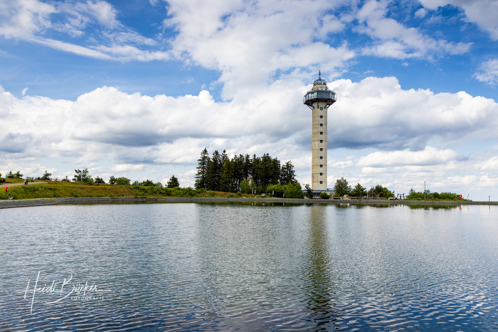 Hochheideturm in Willingen | Hochheideturm mit Speicherbecken in Willingen auf dem Ettelsberg - Realisiert mit Pictrs.com