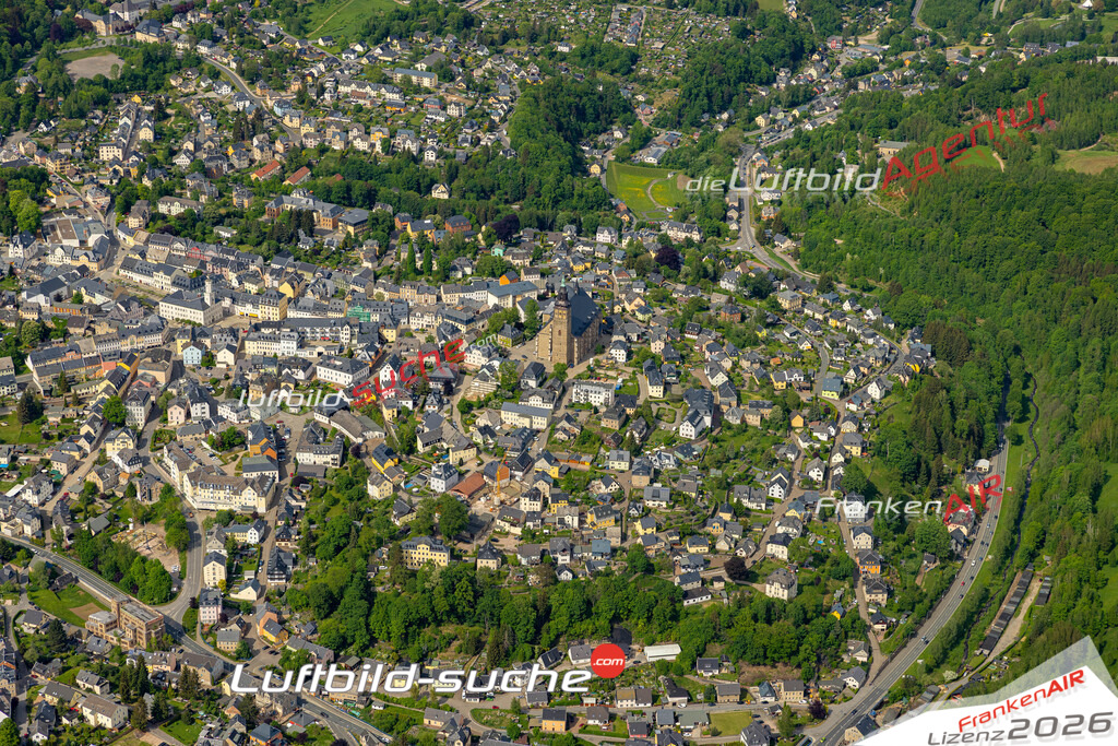 Das Luftbild der Stadt Schneeberg wurde 2022 vom Flugzeug heraus erstellt (keine Drohnen-Aufnahmen) Aufnahmehöhe ca.450 Meter- hohe Bildauflösung und Druck-Qualität. Garantiert!