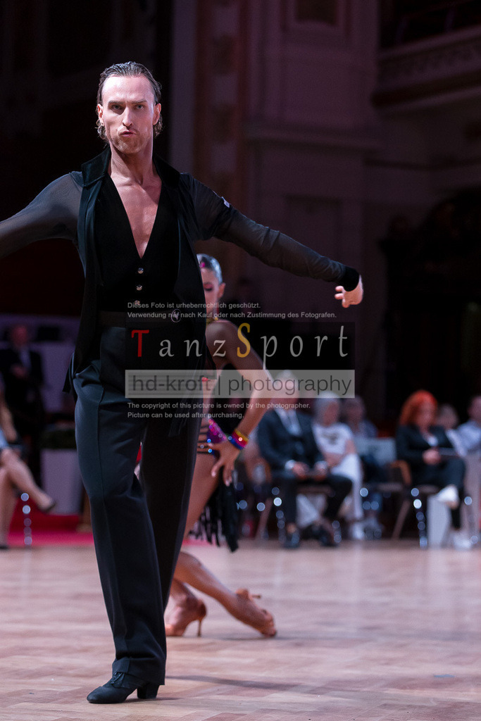20240706_WDSF_WO_Latin_2321 | Tanzsportbilder, Standardtanz, Lateintanz, WDSF, DTV, LTVB, dancecomp, goc, hessen tanzt, blaues band der spree, walzer, tango, wiener walzer, slowfox, quickstepp, samba, rumba, cha-cha-cha, paso doble. jive, hd-kroft photography, turniertanzsport