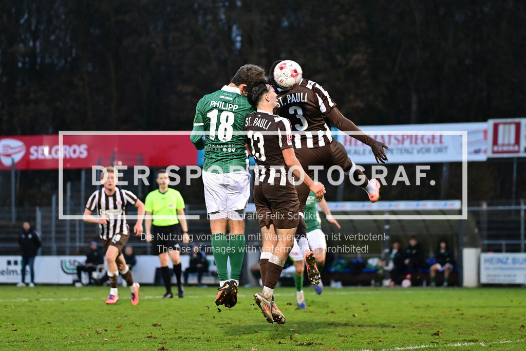 Fußball I Herren I Saison 2025-2026 I Regionalliga Nord I 21. Spieltag I FC St. Pauli II - VfB Lübeck I 33975 | Nemo Philipp (18, VfB Lübeck) Julius Grunwald (13, FC St. Pauli II) Muhammad Dahaba (3, FC St. Pauli II) - Realisiert mit Pictrs.com