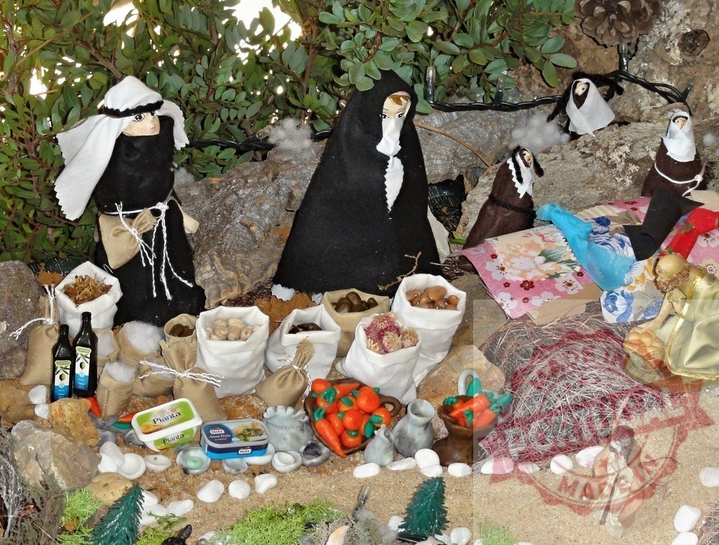 Nativity scene with nuns bringing gifts to baby Jesus | Handmade nativity scene representing nuns bringing gifts to Jesus, Mary and Joseph - Realized with Pictrs.com