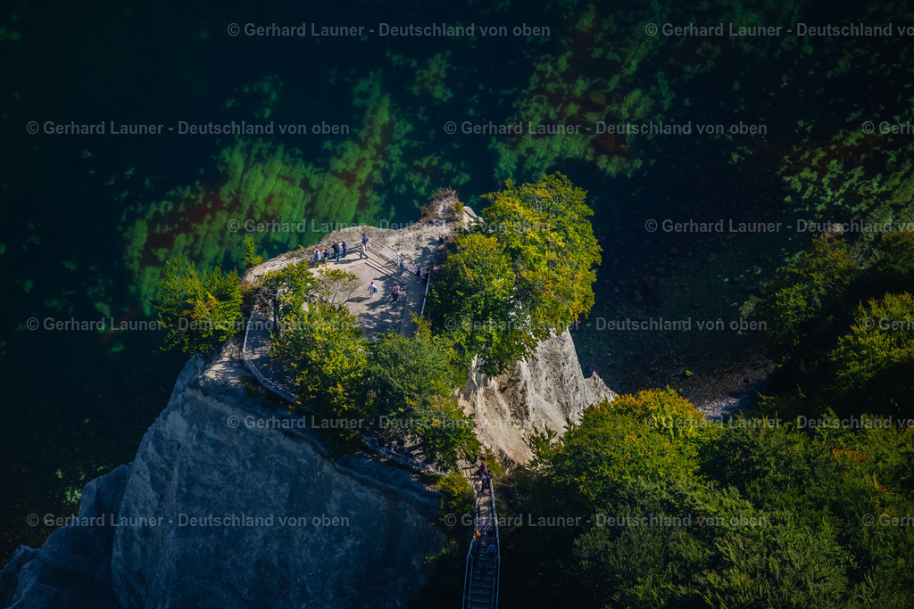 4061417 | LOHME 08.09.2021 Felsen- Küsten- Landschaft an der Steilküste - Kreidefelsen Königstuhl - in Lohme im Bundesland Mecklenburg-Vorpommern, Deutschland. Weiterführende Informationen bei: Nationalpark-Zentrum KÖNIGSSTUHL Sassnitz gemeinnützige GmbH. // Rock Coastline on the cliffs - Kreidefelsen Koenigstuhl - in Lohme in the state Mecklenburg - Western Pomerania, Germany. Further information at: Nationalpark-Zentrum KOeNIGSSTUHL Sassnitz gemeinnuetzige GmbH. Foto: Gerhard Launer