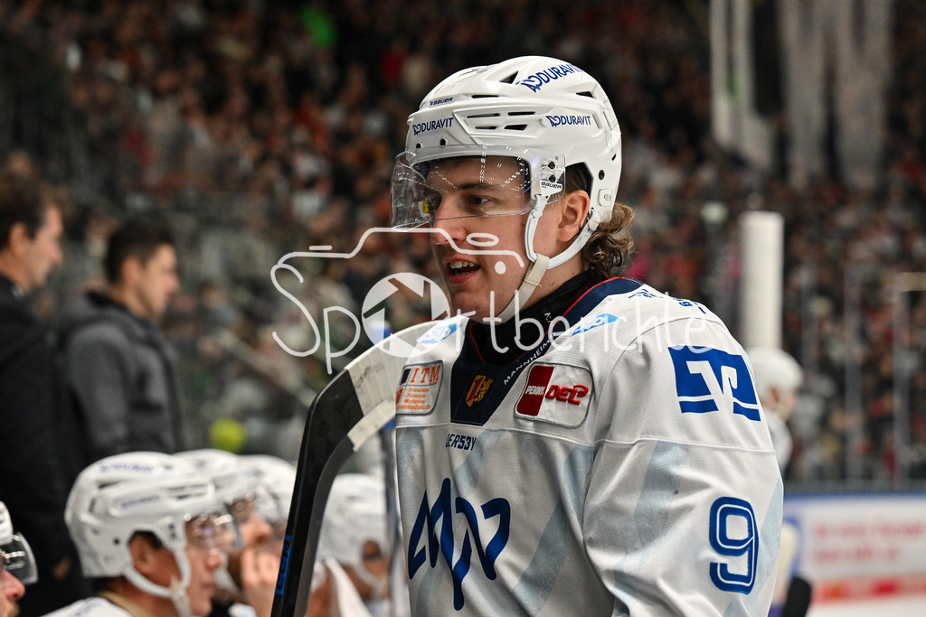 Augsburger Panther - Adler Mannheim | im Bild Leon GAWANKE (Adler Mannheim 9) / Freisteller / Einzelfoto / DEL: Augsburger Panther - Adler Mannheim, Curt Frenzel Stadion am 26.12.2024