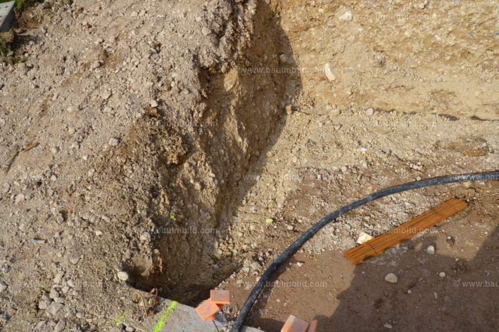 bib-lg02-erdarbeiten-0129 | Nach LV-Leistungsgruppen sortierte Detailfotos über den Bau eines Hauses. Alle Hausbau-Bilder direkt vom Urheber und Autor der Website Haus-Selber-Bauen.com