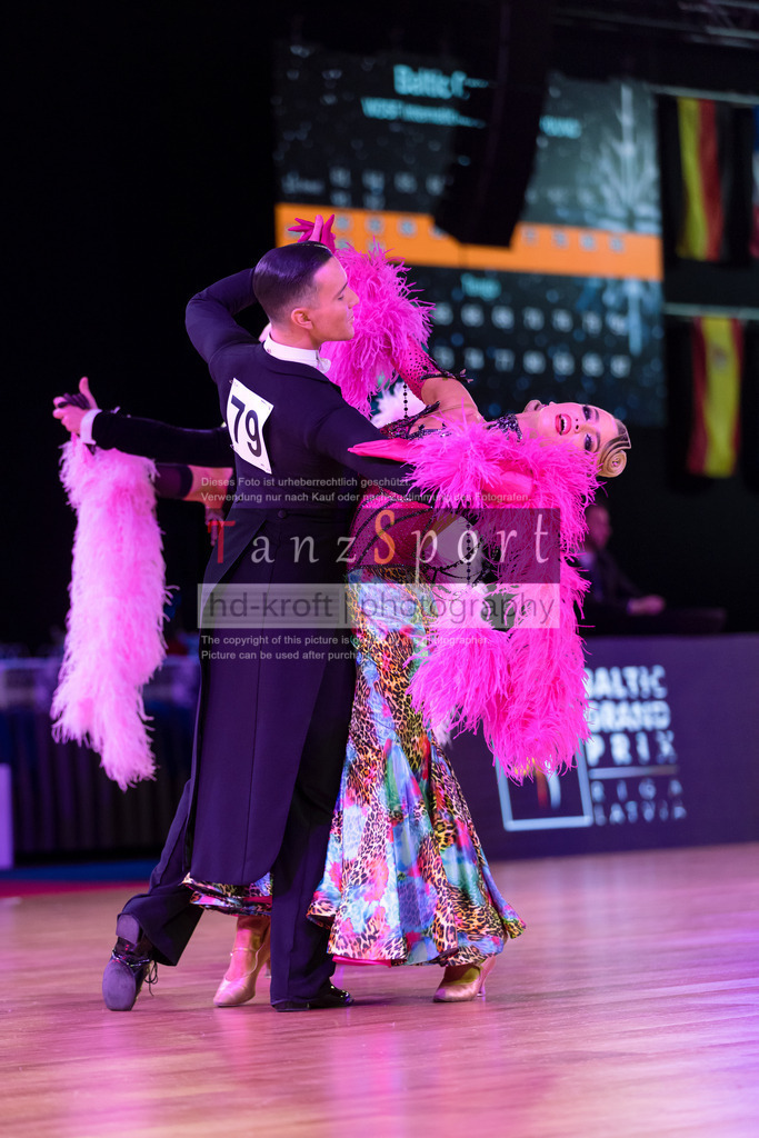 20241215_WDSF_Int_Open_Std-Riga-9143 | Tanzsportbilder, Standardtanz, Lateintanz, WDSF, DTV, LTVB, dancecomp, goc, hessen tanzt, blaues band der spree, walzer, tango, wiener walzer, slowfox, quickstepp, samba, rumba, cha-cha-cha, paso doble. jive, hd-kroft photography, turniertanzsport