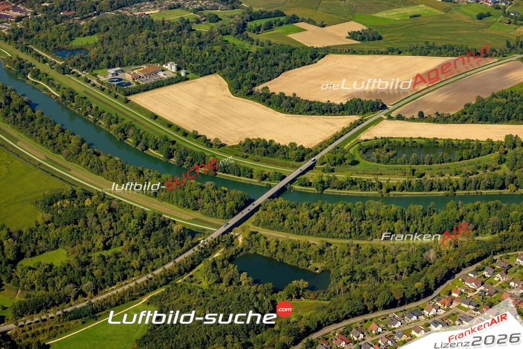 Das Luftbild zeigt : Isarbrücke Gottfrieding - Die Luftaufnahme wurde 2023 vom UL-Flugzeug aus erstellt ( keine Drohne ) - Hochauflösende Luftaufnahme - Für grossformatige Ausdrucke geeignet. Die Geschenkidee !Mit Lizenz und Bildrechte bestellbar