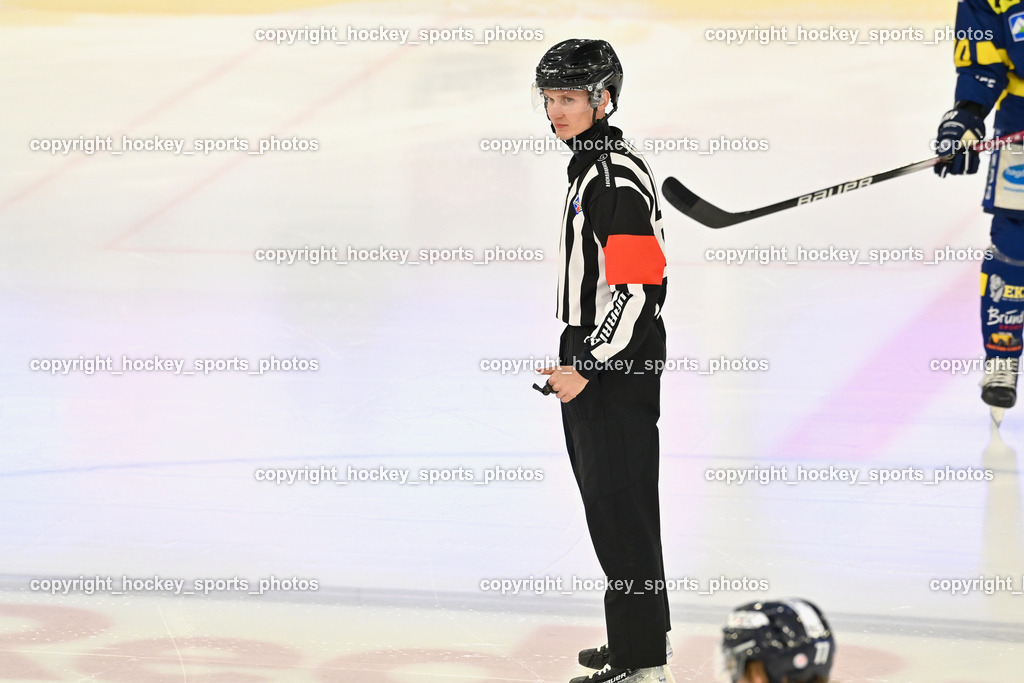 RED BULL HOCKEY JUNIORS vs. EK DIE ZELLER EISBÄREN | HUBER Rene Referee, RED BULL HOCKEY JUNIORS vs. EK DIE ZELLER EISBÄREN, RED BULL HOCKEY JUNIORS vs. EK DIE ZELLER EISBÄREN am 14.01.2025 in Salzburg (Eisarena Salzburg), Austria, (Photo by Bernd Stefan)
