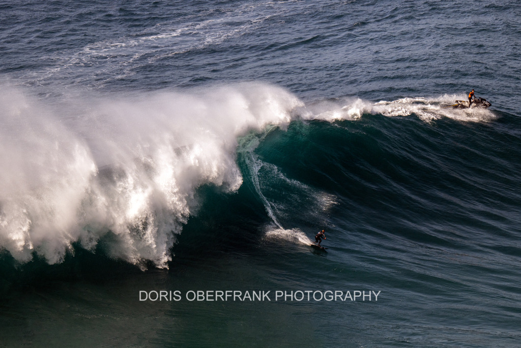 Happiness comes in waves | Nazaré: Happiness comes in waves  - Realisiert mit Pictrs.com