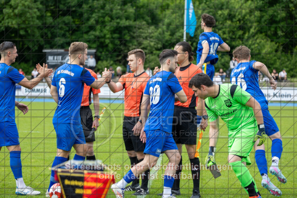 20250529_162839_0041 | #,  VfL Kirchheim (blau) vs. 1.FC Eislingen (weiß), Fußball, Bezirkspokal Finale - Bezirk Neckar/Fils, 2024/2025, Rasenplatz VfL Stadion Kirchheim, Jesinger Straße 105, 73230 Kirchheim, 29.05.2025 - 16:30 Uhr,Foto: PhotoPeet-Sportfotografie/Peter Harich