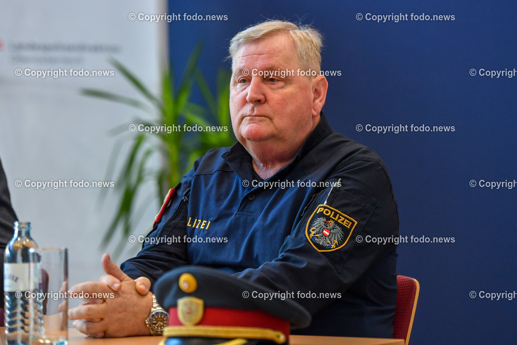 Landespolizeidirektion Ooe_ Pressekonferenz Festnahmen Halloween Nacht 2022_ 27.12.2022-19 | 27.12.2022, Landespolizeidirektion Oberoesterreich, AUT, Pressekonferenz Festnahmen Halloween Nacht 2022, im Bild Karl Pogutter (Stadtpolizeikommandant Linz)