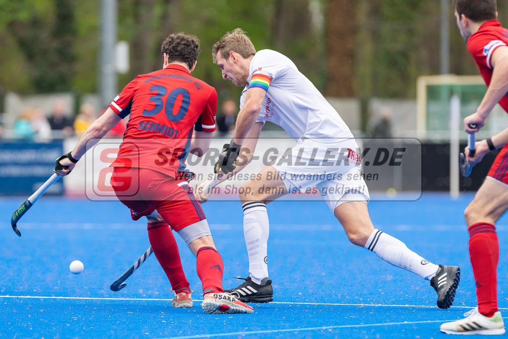 HK_20230422_107144 | 1. Bundesliga Herren Crefelder HTC - Düsseldorfer HC am 22.4.2023 Krefelder HTC ( CHTC ), Krefeld , Schmidt Bernhard ( Düsseldorfer HC #30 ) , Niklas Wellen ( Crefelder HTC 10 )