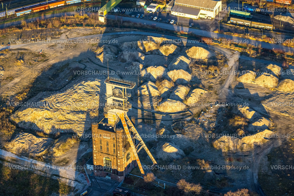 Bottrop251204501 | Luftbild, Zeche Prosper II, Malakowturm im Abendlicht, Batenbrock-Süd, Bottrop, Ruhrgebiet, Nordrhein-Westfalen, Deutschland