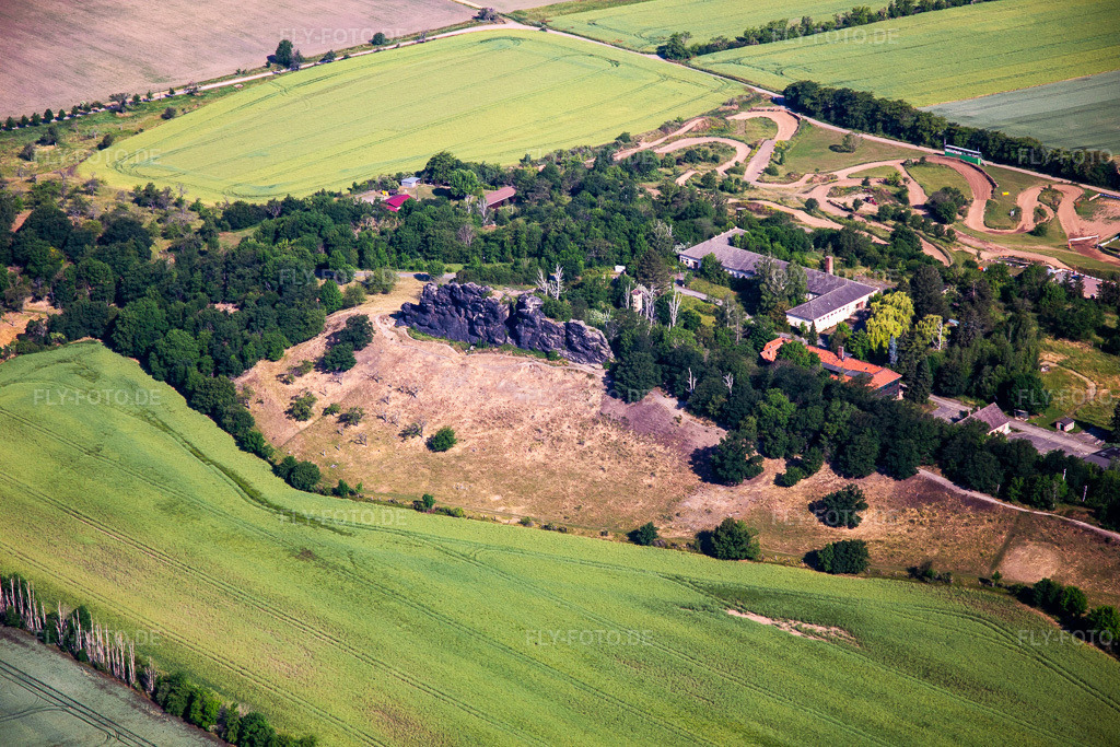 Luftbild: Kleiner Gegenstein in Ballenstedt im Bundesland Sachsen-Anhalt in Deutschland. Foto: IMG_136795.jpg vom 18.06.2023 durch Werner Riehm/FLY-FOTO.de