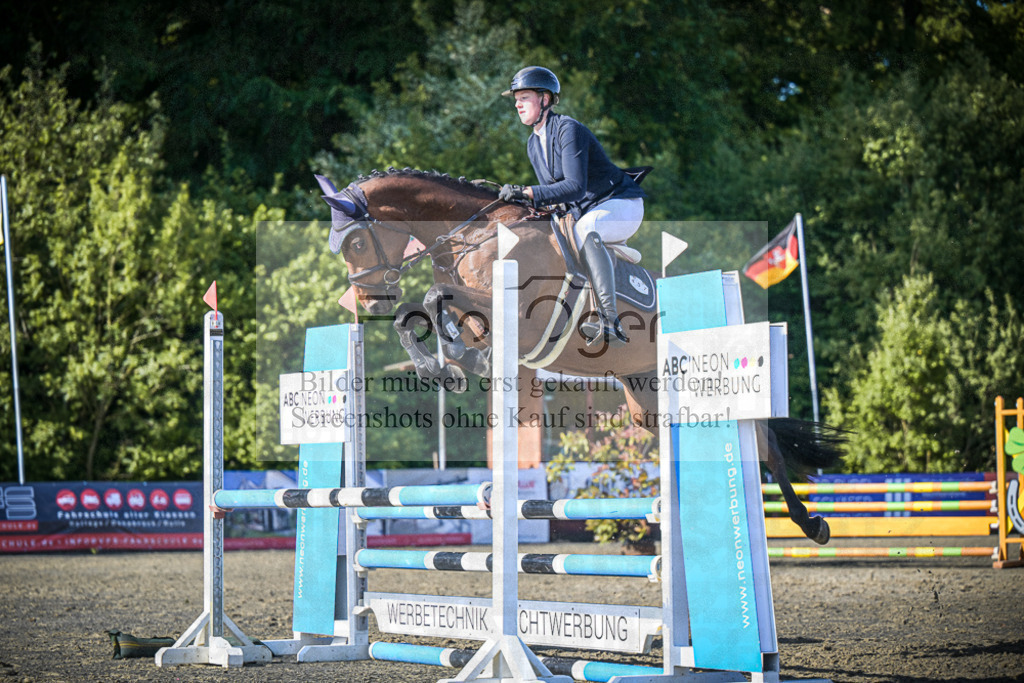 DOS_7109 | Entdecke hochwertige Reitturnierfotos von Foto Oger. Professionell, emotional und authentisch – jetzt Lieblingsmomente im Shop bestellen.Deutschlandweite Turnierfotografie. - Realisiert mit Pictrs.com